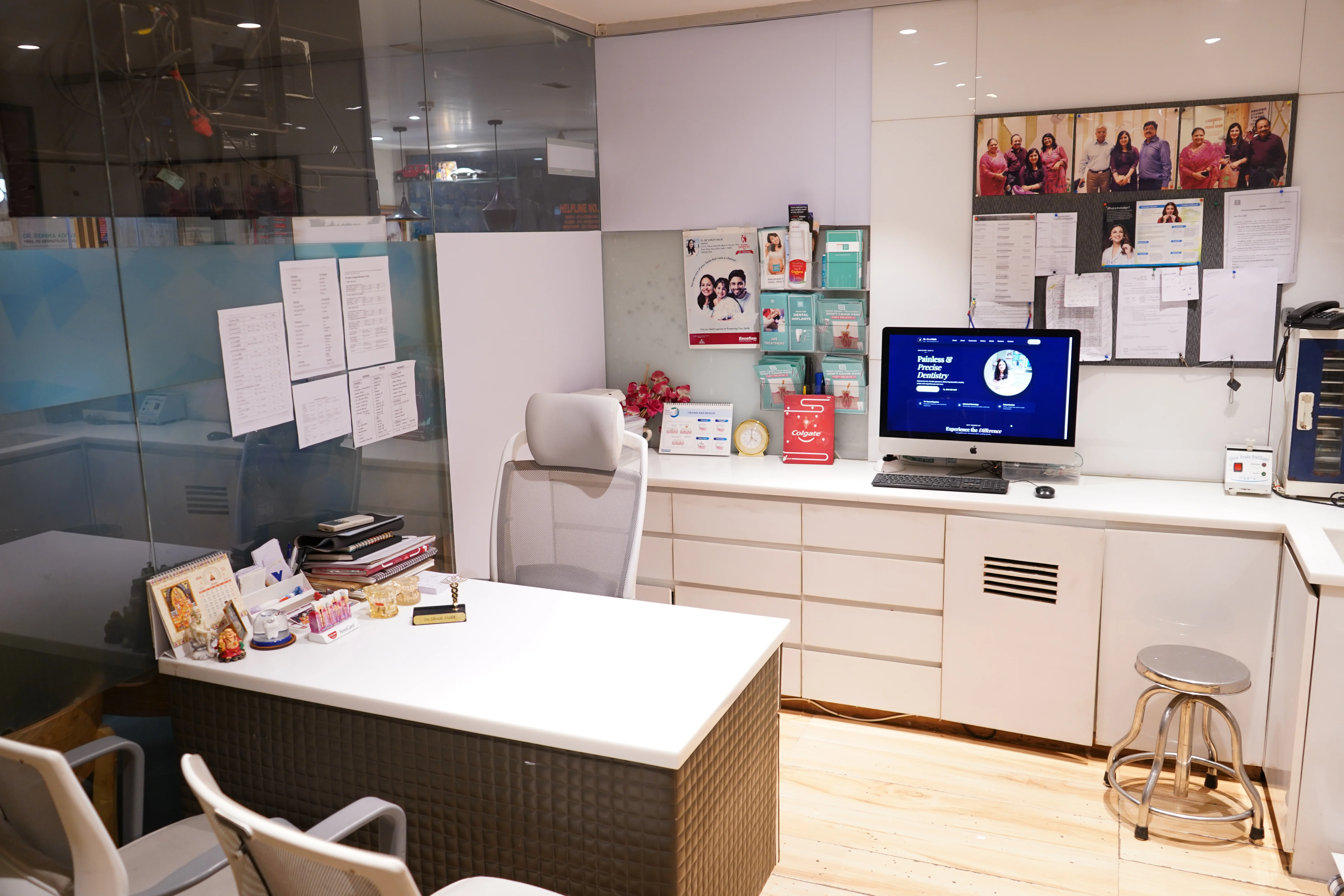 Private patient consultation room at Radix Cosmo Dental, Nirman Vihar, East Delhi