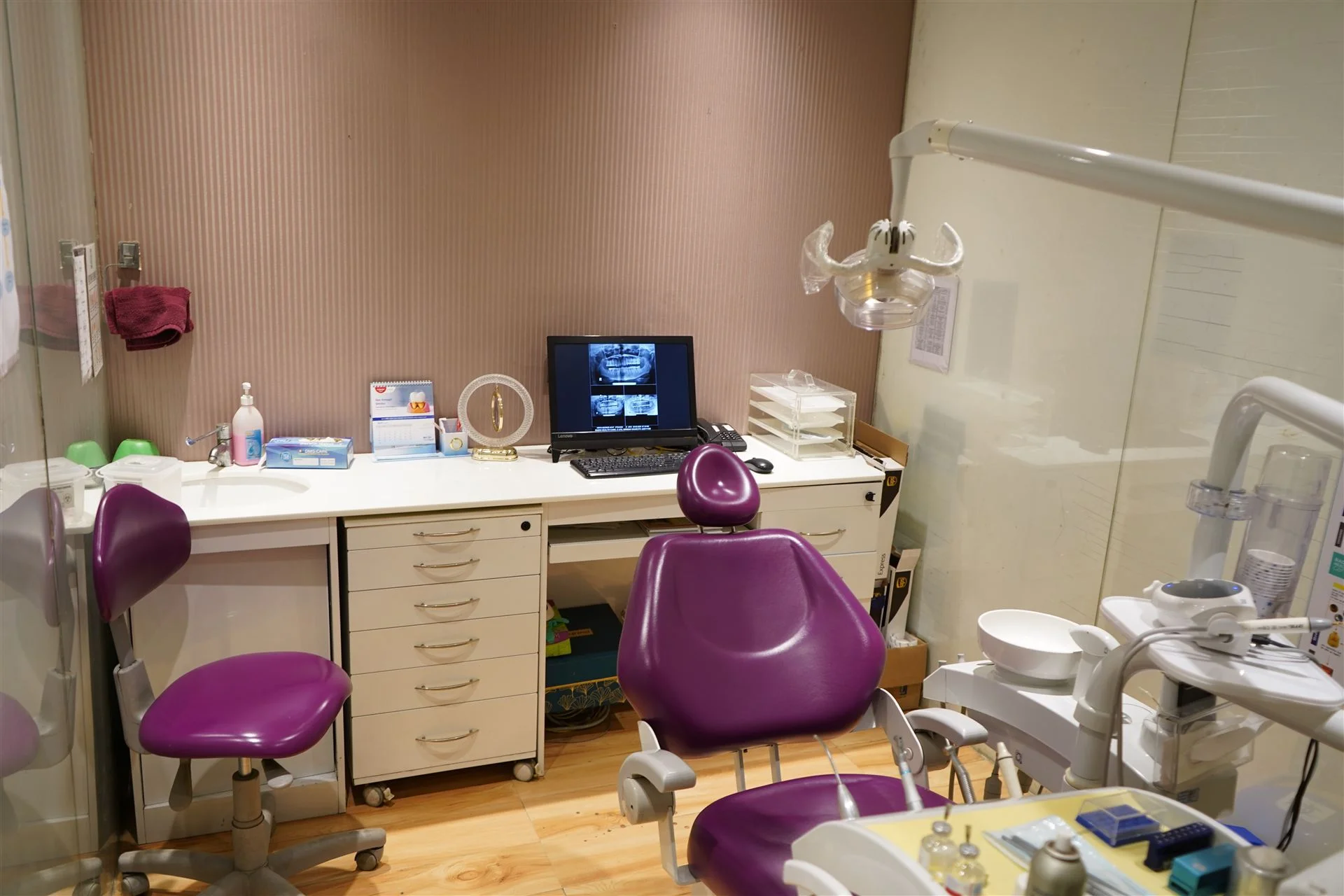 Advanced dental treatment suite at Radix Cosmo Dental, Nirman Vihar, East Delhi